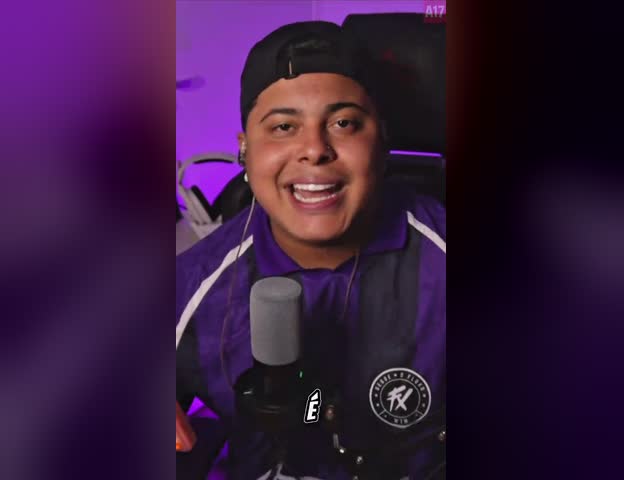 Wallace gravando resenha